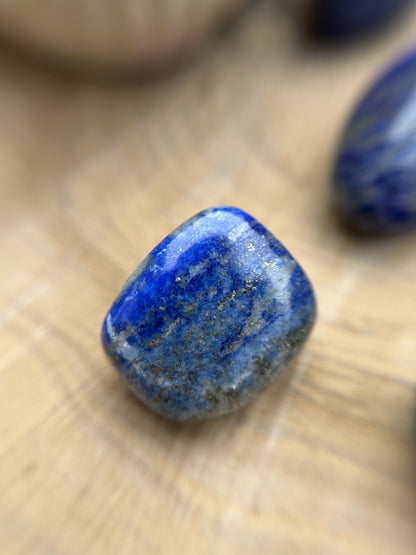 Lapislazuli Trommelstein